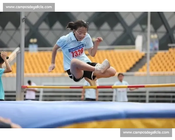 女子跳远赛场风采绽放精彩瞬间与运动精神展示