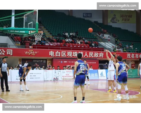 怀化市篮球比赛激烈开战,热血沸腾挑战赛吸引众多观众热情参与 怀化市篮球比赛激烈开战,热血沸腾挑战赛吸引众多观众热情参与