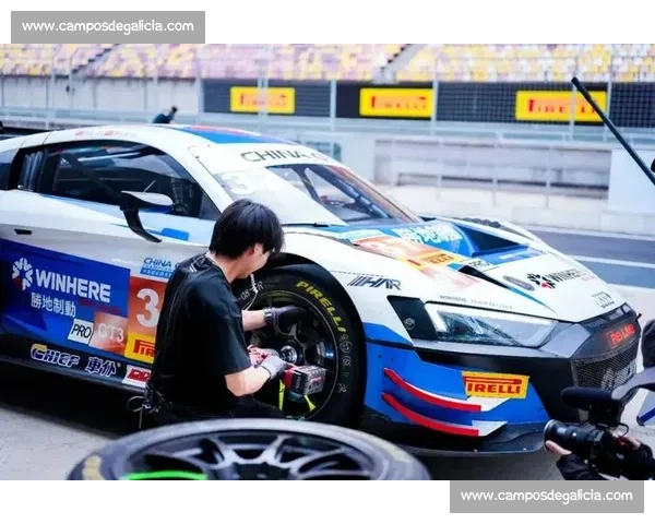 极速碰撞与策略博弈：GT赛道上的速度与智慧较量